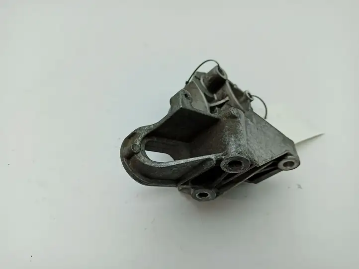 Ford Focus (2005 - 2008) 1N1G6F001AC Кронштейн двигателя — фото 2