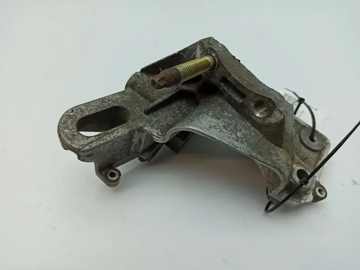 Ford Focus (2005 - 2008) 1N1G6F001AC Кронштейн двигателя — фото 5