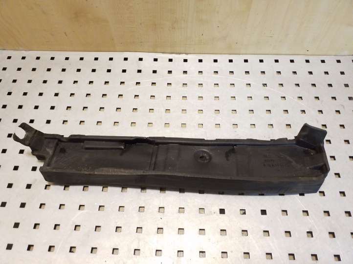 Audi TT (2006 - 2010)  8J0821111A Пенопласт крыла