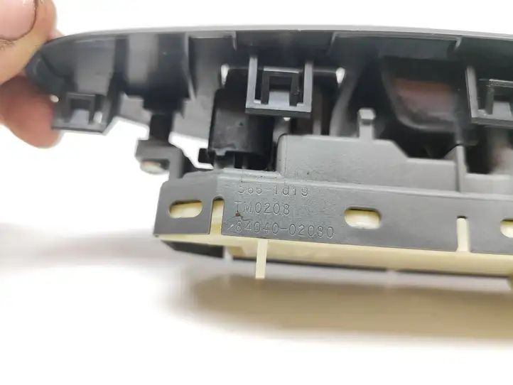 Toyota Auris 150 (2006 - 2012) 8404002080 Блок кнопок стеклоподъемников — фото 4