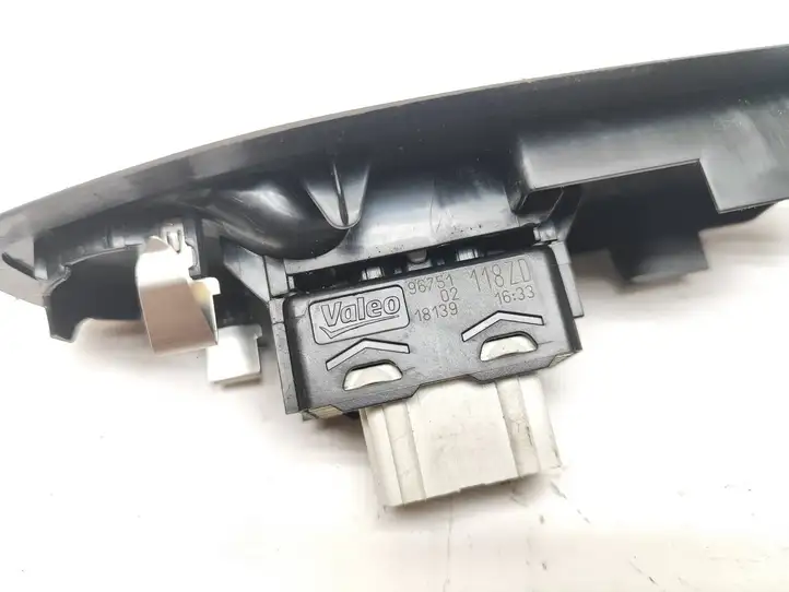 Peugeot 208 (2015 - 2019) 96751118ZD Блок кнопок стеклоподъемников — фото 3
