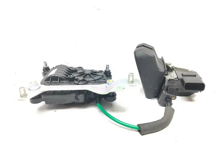 Kia Sportage (2014 - 2016) 2325576LGY0115 Замок крышки багажника — фото 2