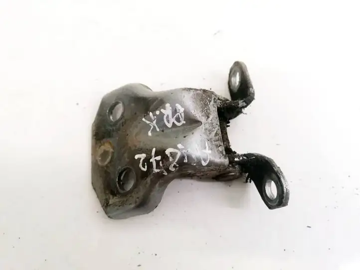 Subaru Legacy (2003 - 2009) Верхняя петля передней двери — фото 1