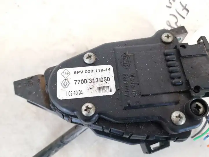 Opel Vivaro (2001 - 2006) 7700313060 Педаль акселератора — фото 2