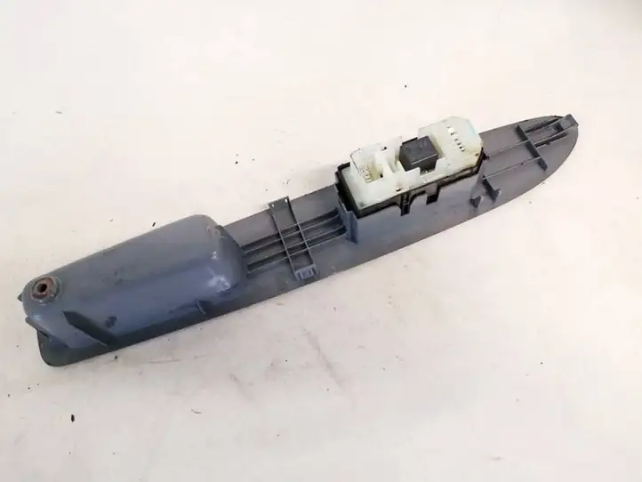 Toyota Avensis Verso (2001 - 2004) 7423144190 Блок кнопок стеклоподъемников — фото 2