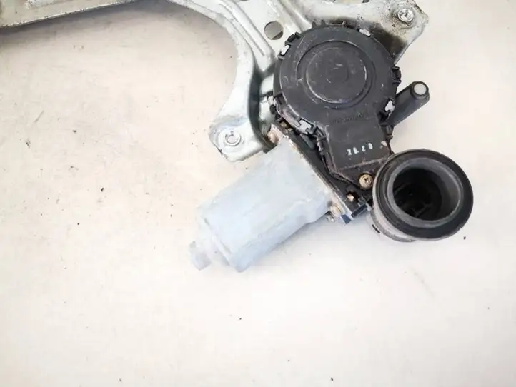 Toyota Avensis Verso (2001 - 2004) 8571044050 Стеклоподъемник задней двери — фото 1