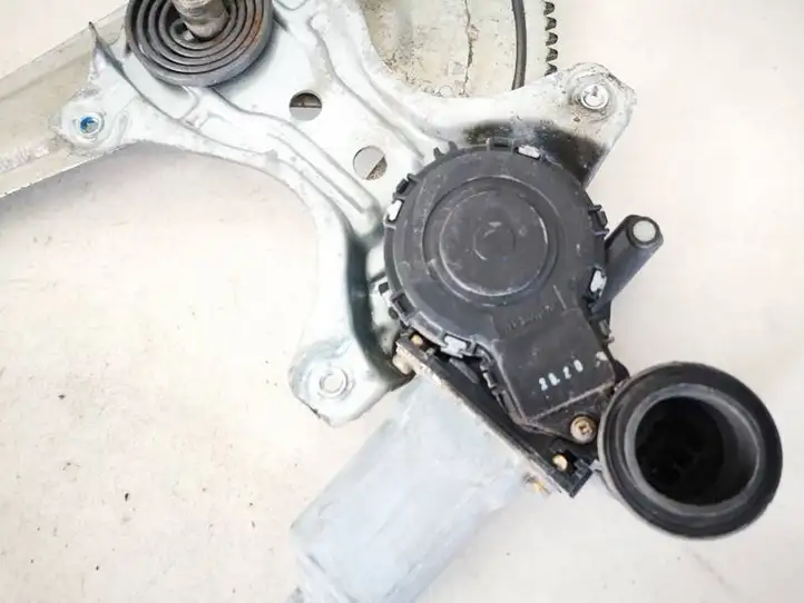 Toyota Avensis Verso (2001 - 2004) 8571044050 Стеклоподъемник задней двери — фото 2