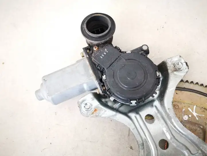 Toyota Avensis Verso (2001 - 2004) 8572044050 Стеклоподъемник задней двери — фото 1