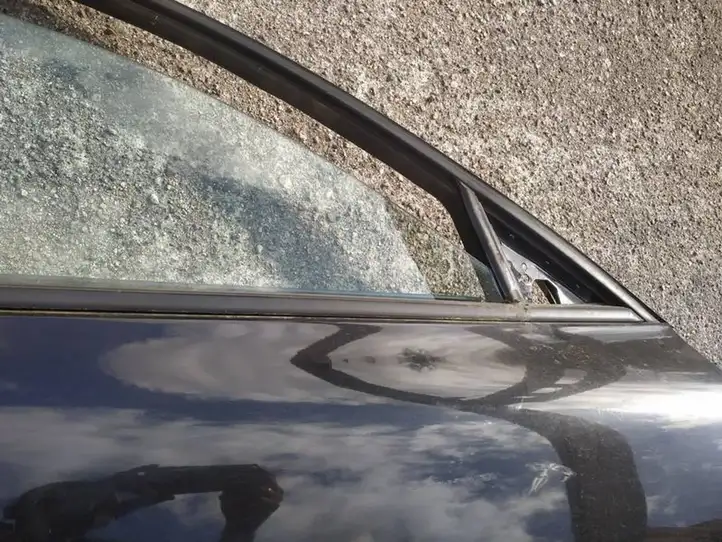 Skoda Superb B5 (3U) (2001 - 2008) Накладка стекла передней двери — фото 3