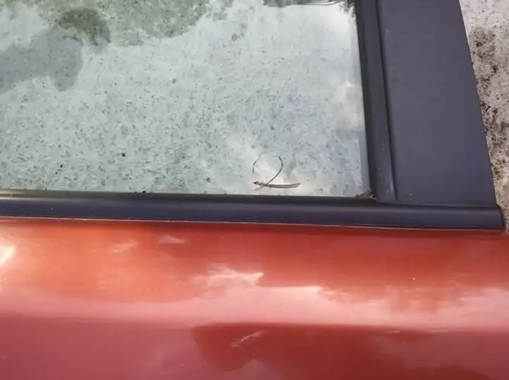 Nissan Note (E11) (2006 - 2014) Накладка стекла задней двери — фото 3