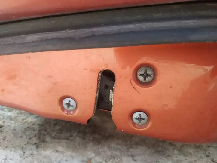 Nissan Note (E11) (2006 - 2014) Замок задней двери — фото 2