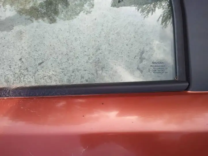 Nissan Note (E11) (2006 - 2014) Накладка стекла задней двери — фото 2