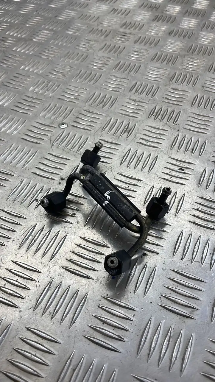 Land Rover Freelander (2006 - 2010)   Трубка (трубки) для подачи топлива в жиклеры