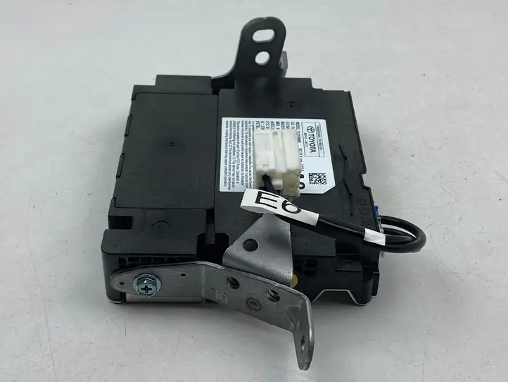 Toyota Prius xw60 (2023 - ) 8674148111 Блок GSM — фото 4