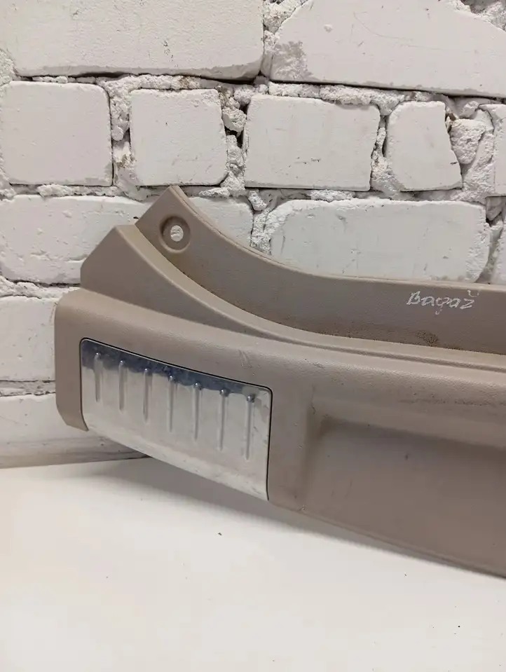 Cadillac SRX (2009 - 2012)  10197362 Отделка порога багажника