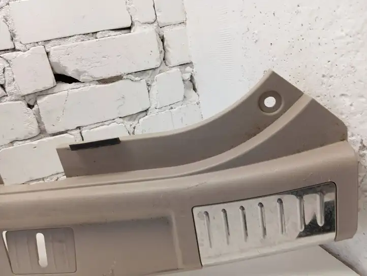 Cadillac SRX (2009 - 2012)  10197362 Отделка порога багажника