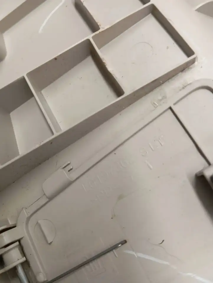 Cadillac SRX (2009 - 2012)  10197362 Отделка порога багажника