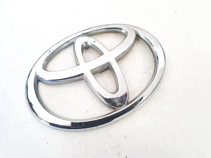 Toyota Corolla Verso AR10 (2004 - 2009) 90975W2001 Эмблема автомобиля — фото 1