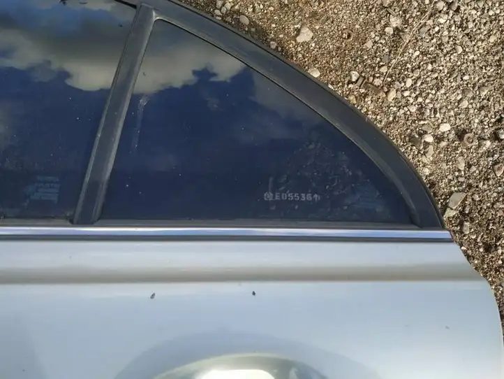Toyota Avensis T250 (2006 - 2009) Накладка стекла задней двери — фото 2
