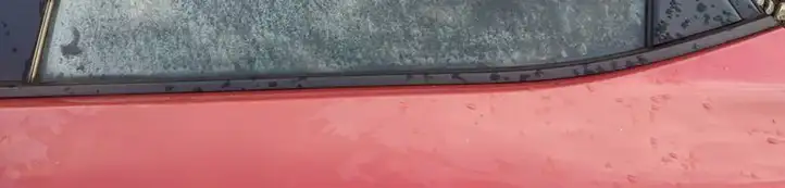 Mazda 2 (2007 - 2010) Накладка стекла задней двери — фото 1