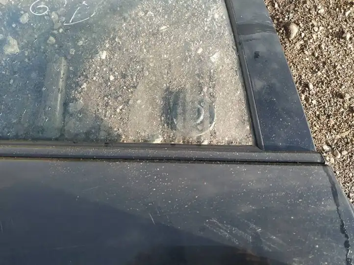 Toyota Corolla E120 E130 (2000 - 2004) Накладка стекла задней двери — фото 2