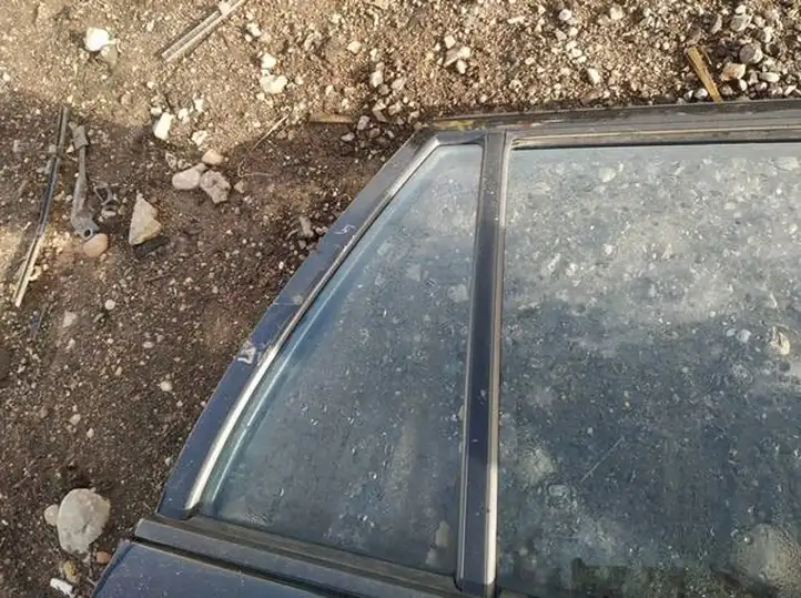 Toyota Corolla E120 E130 (2000 - 2004) Форточка двери — фото 2