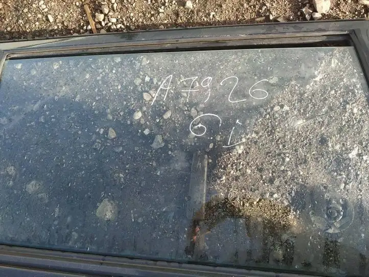 Toyota Corolla E120 E130 (2000 - 2004) Стекло задней двери — фото 1