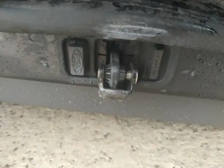 Ford Focus (2005 - 2008) Ограничитель задней двери — фото 1