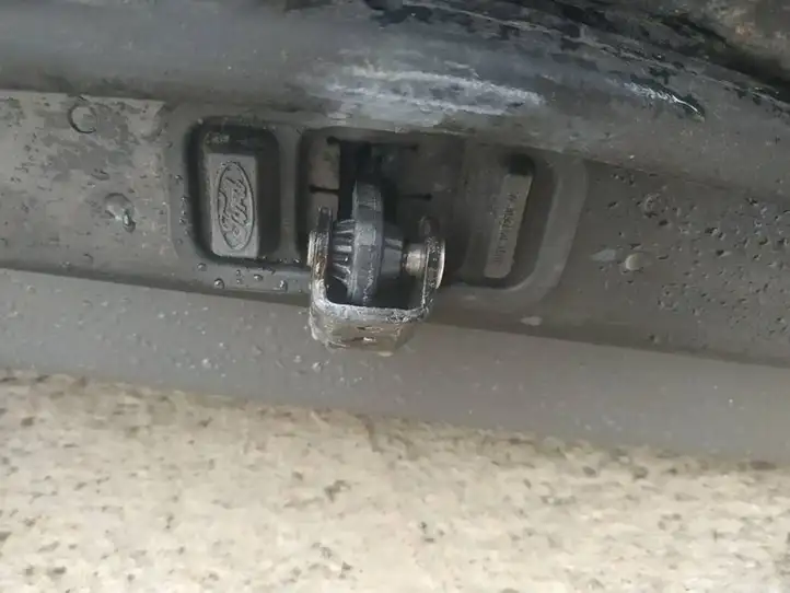 Ford Focus (2005 - 2008) Ограничитель задней двери — фото 2