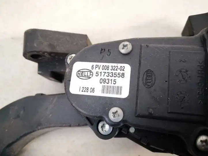 Fiat Croma (2005 - 2011) 51733558 Педаль акселератора — фото 3