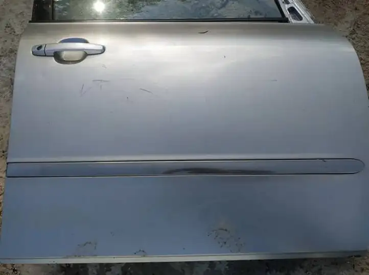 Toyota Avensis Verso (1995 - 2001) Молдинг передней двери — фото 1