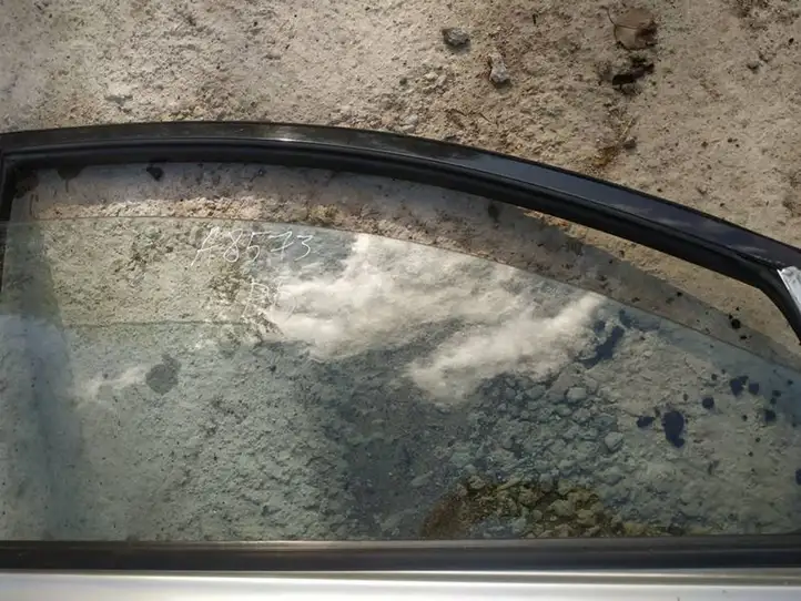 Toyota Avensis Verso (1995 - 2001) Стекло передней двери — фото 1