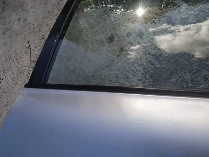 Toyota Avensis Verso (1995 - 2001) Накладка стекла задней двери — фото 3