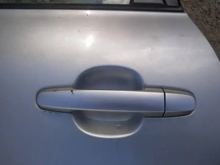 Toyota Avensis Verso (1995 - 2001) Наружная ручка двери — фото 1