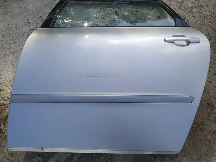 Toyota Avensis Verso (1995 - 2001) pilkos Задняя дверь — фото 2