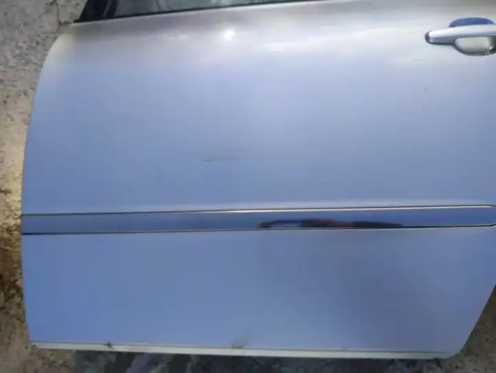 Toyota Avensis Verso (1995 - 2001) Молдинги задней двери — фото 1