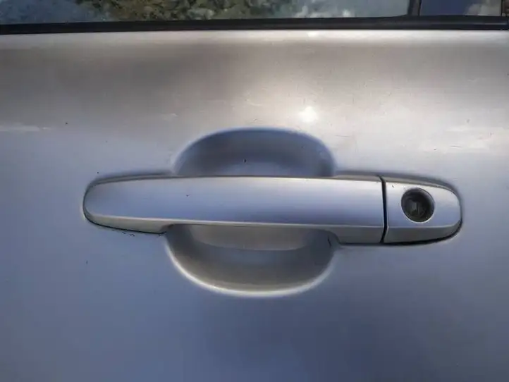 Toyota Avensis Verso (1995 - 2001) Наружная ручка двери — фото 1