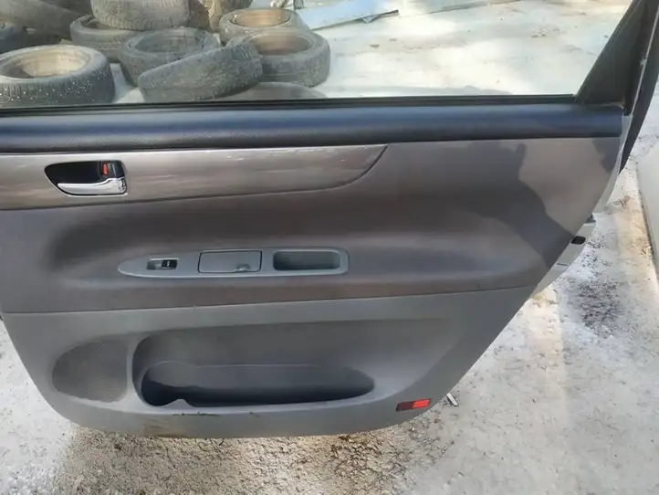 Toyota Avensis Verso (1995 - 2001) pilkos Задняя дверь — фото 4