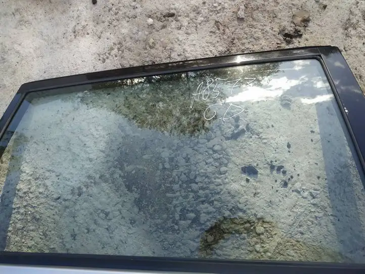 Toyota Avensis Verso (1995 - 2001) Стекло задней двери — фото 1