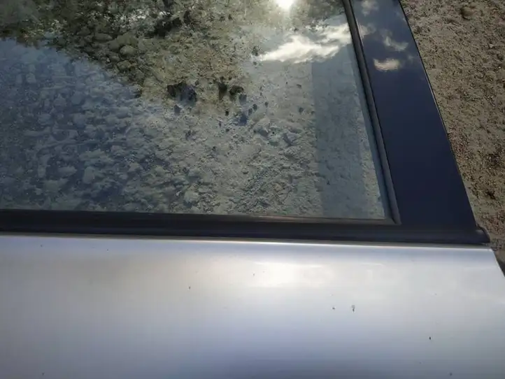 Toyota Avensis Verso (1995 - 2001) Накладка стекла задней двери — фото 2