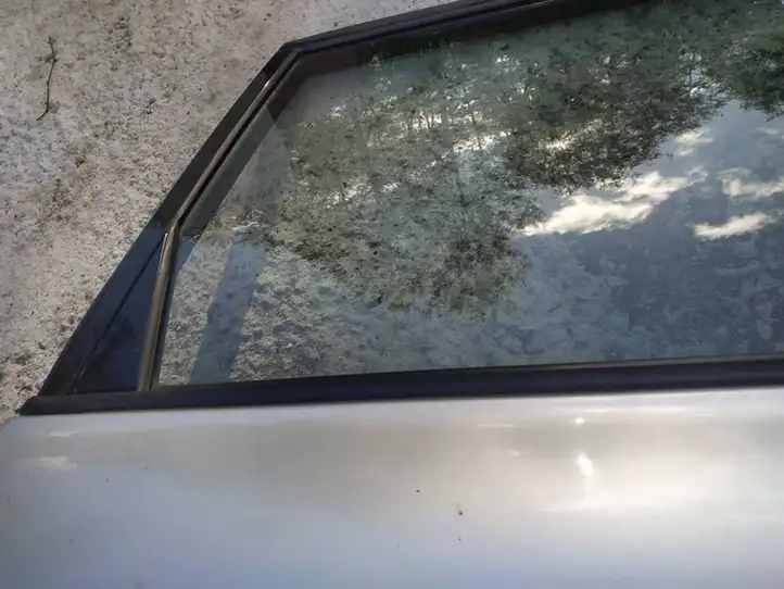 Toyota Avensis Verso (1995 - 2001) Накладка стекла задней двери — фото 3