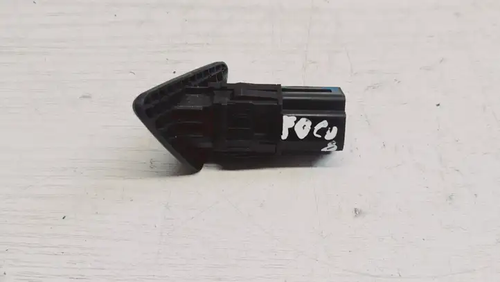 Ford Focus (1998 - 2004) 98AG198514AD Кнопка закрытия крышки багажника — фото 4