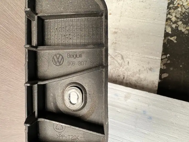 Volkswagen Golf V (2003 - 2009) 1K6807863 Кронштейн заднего бампера — фото 2