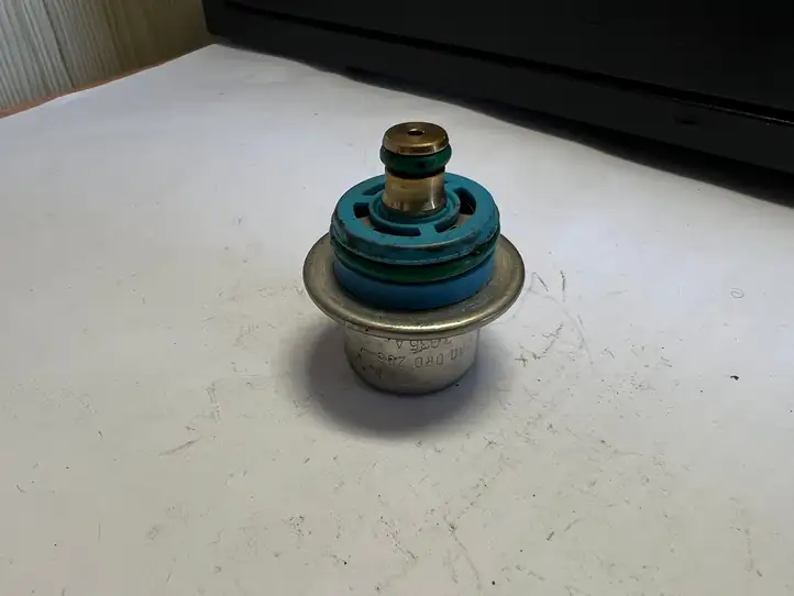 Volkswagen Fox (2005 - 2009) 373133035A Регулятор давления топлива — фото 2