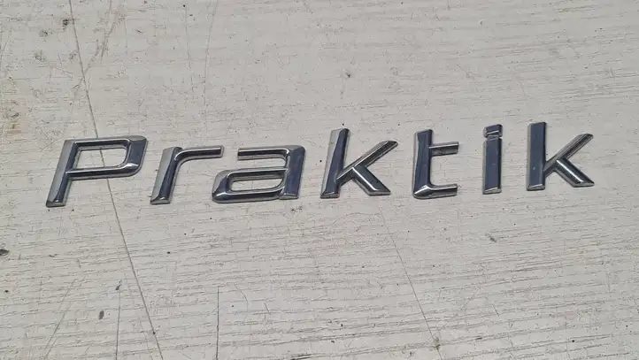 Skoda Praktik 5J8 (2007 - 2014) Эмблема производителя — фото 1