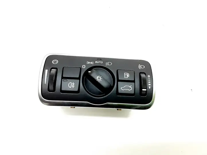 Volvo XC60 (2013 - 2017) 30739456 Включатель фонарей — фото 1