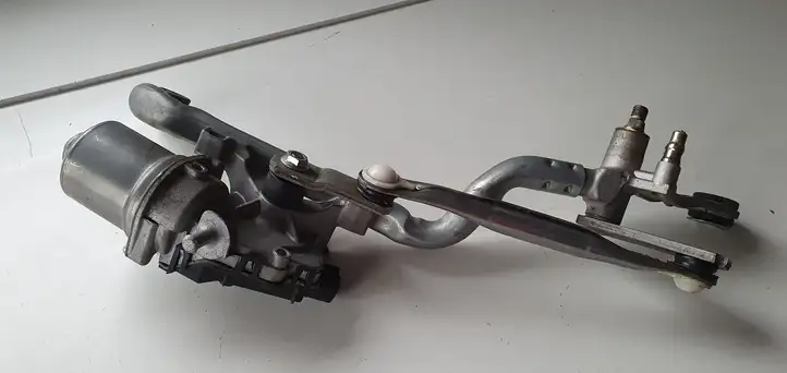 Toyota Yaris (2014 - 2019) Двигатель стеклоочистителей — фото 6