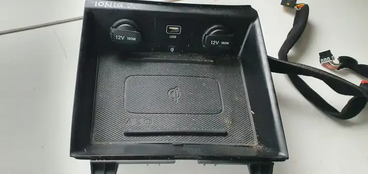 Hyundai Ioniq (2016 - ) USB разъем — фото 1