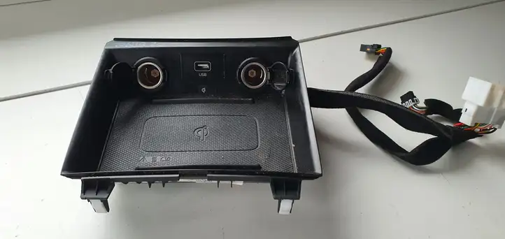 Hyundai Ioniq (2016 - ) USB разъем — фото 4