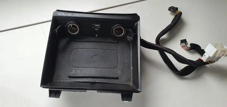 Hyundai Ioniq (2016 - ) USB разъем — фото 6